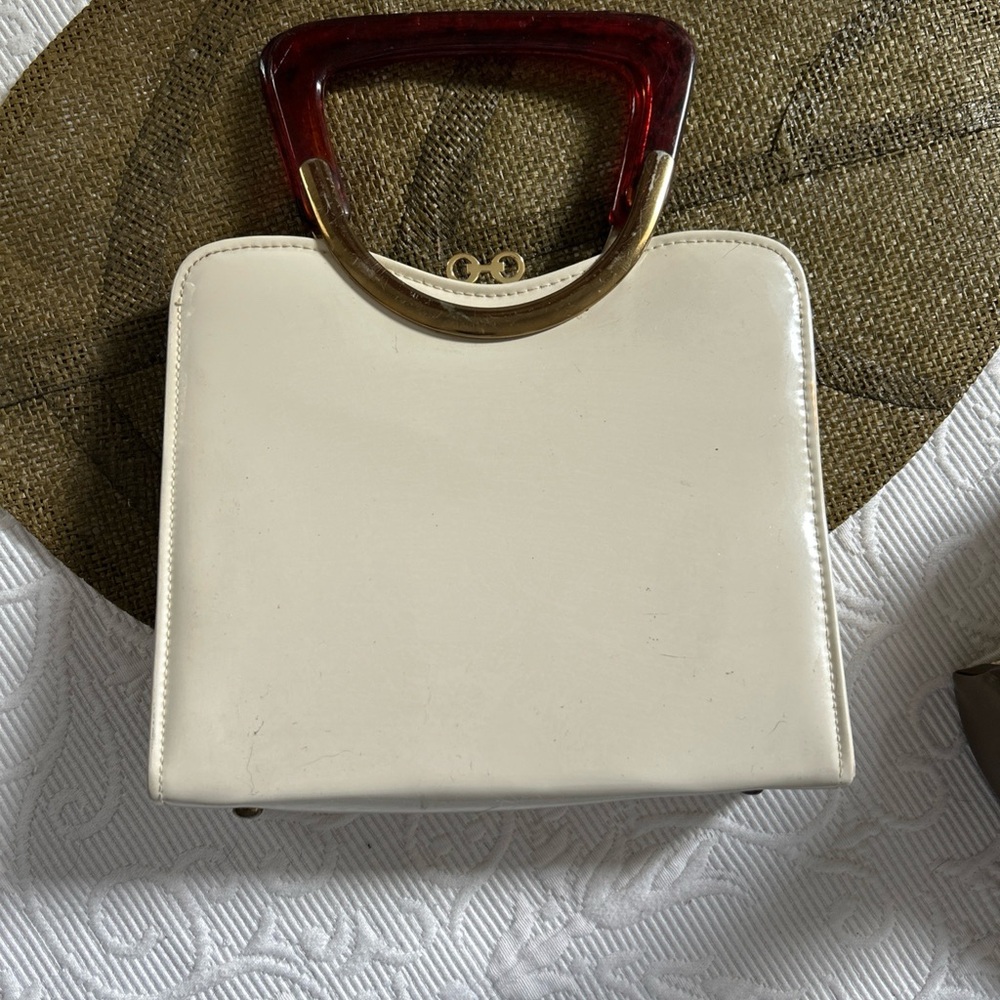 ✨ Retro Cream Patent Leather Bag w/ Lucite Handle